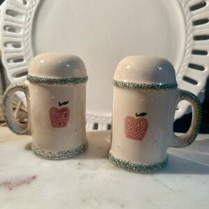 Apple salt and pepper shakers